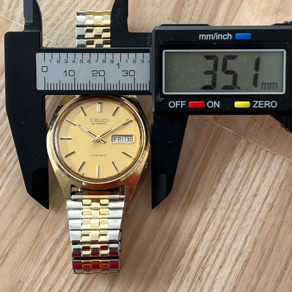 Seiko Automatic 17 Jewels Vintage Men’s Watch Two-Tone Bracelet Gold Dial